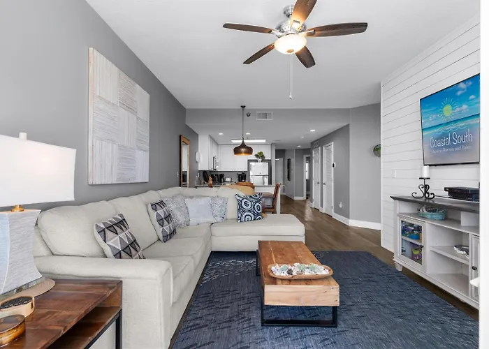 2 Bedroom Lighthouse Wbunk, 3 Pools! Direct Beachfront Free Daily Activities Apartment Gulf Shores