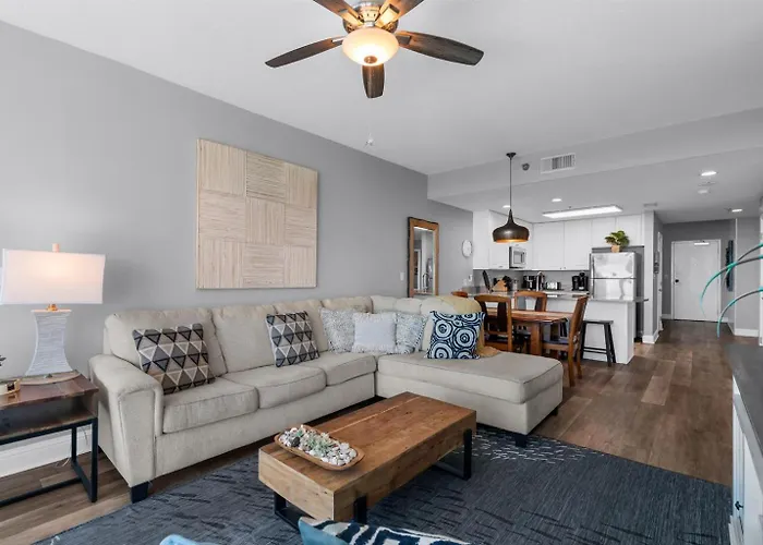 2 Bedroom Lighthouse Wbunk, 3 Pools! Direct Beachfront Free Daily Activities Gulf Shores