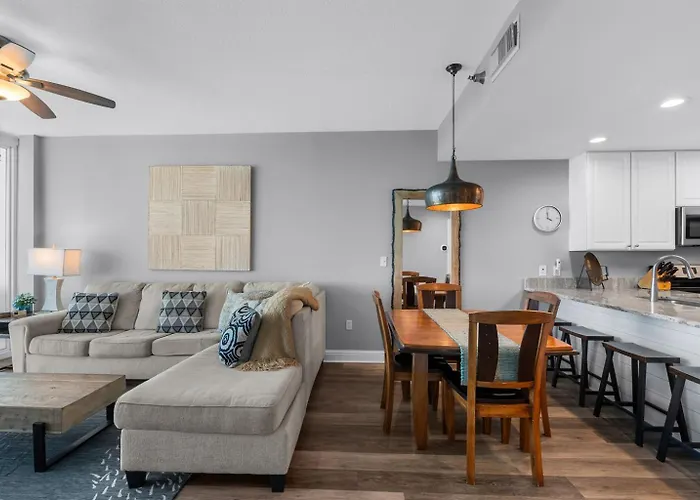 2 Bedroom Lighthouse Wbunk, 3 Pools! Direct Beachfront Free Daily Activities Apartment Gulf Shores
