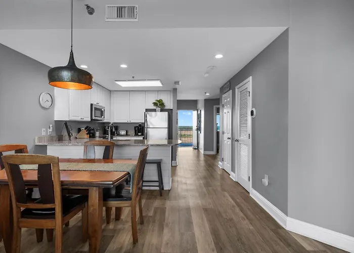2 Bedroom Lighthouse Wbunk, 3 Pools! Direct Beachfront Free Daily Activities