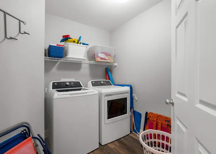 Apartment 2 Bedroom Lighthouse Wbunk, 3 Pools! Direct Beachfront Free Daily Activities Gulf Shores