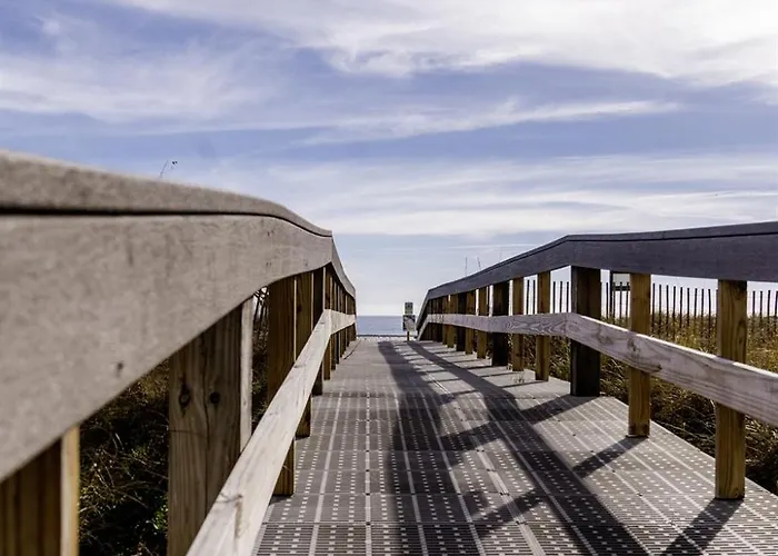 Apartment 2 Bedroom Lighthouse Wbunk, 3 Pools! Direct Beachfront Free Daily Activities Gulf Shores