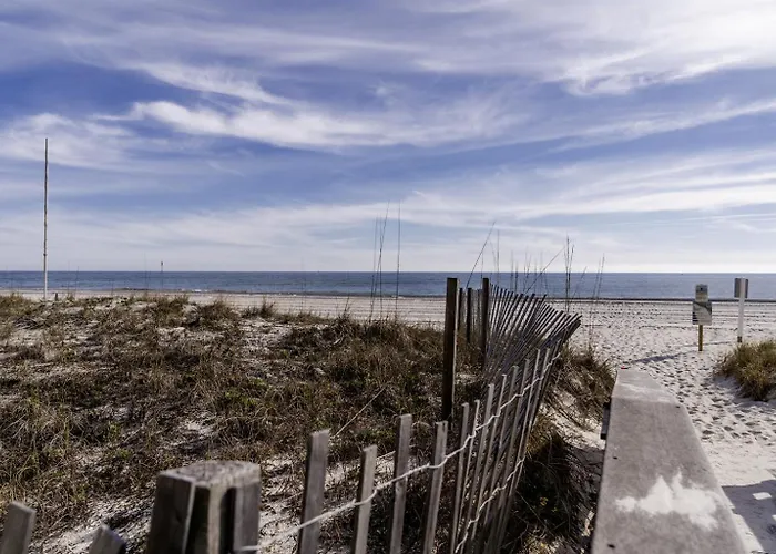 2 Bedroom Lighthouse Wbunk, 3 Pools! Direct Beachfront Free Daily Activities Apartment Gulf Shores
